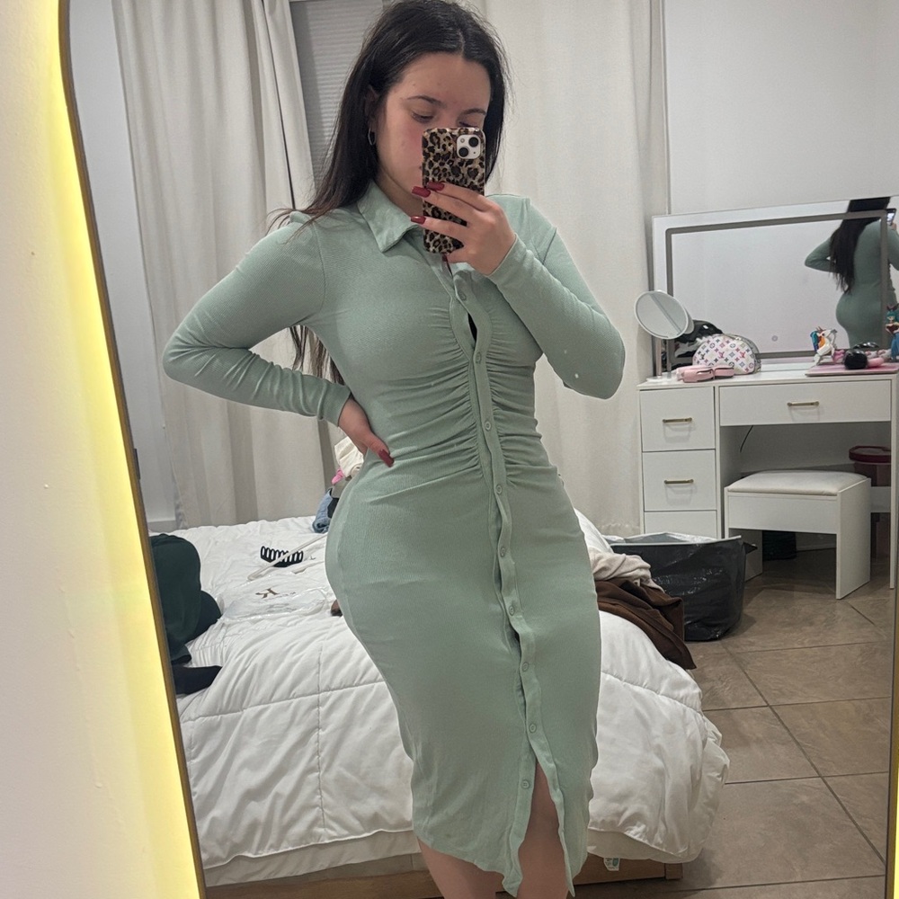 Elegant Mint Green Button-Up Dress